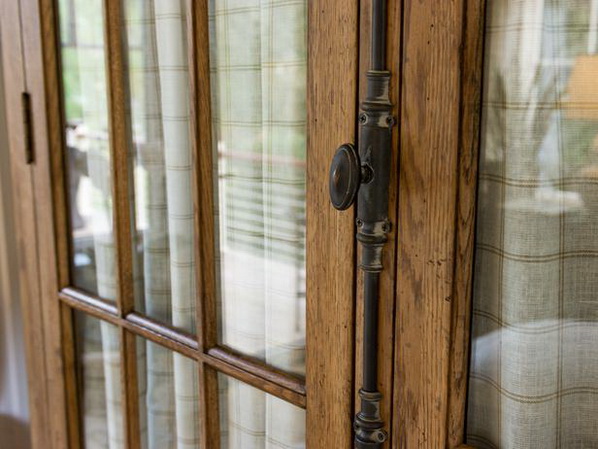 Master bedroom suite furniture - The door