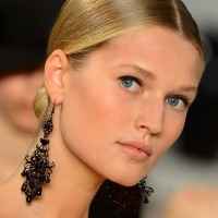 Formal Hairstyles for Oval-shaped Face