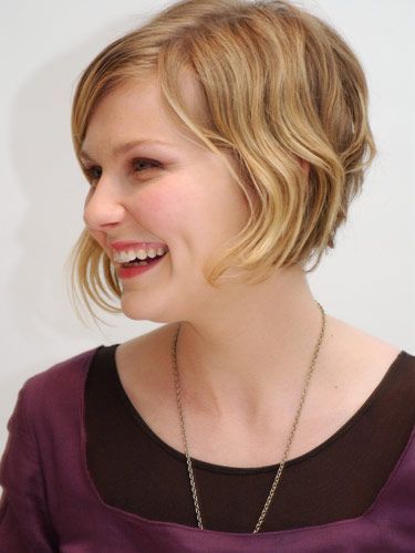 Short Wavy Hairstyle