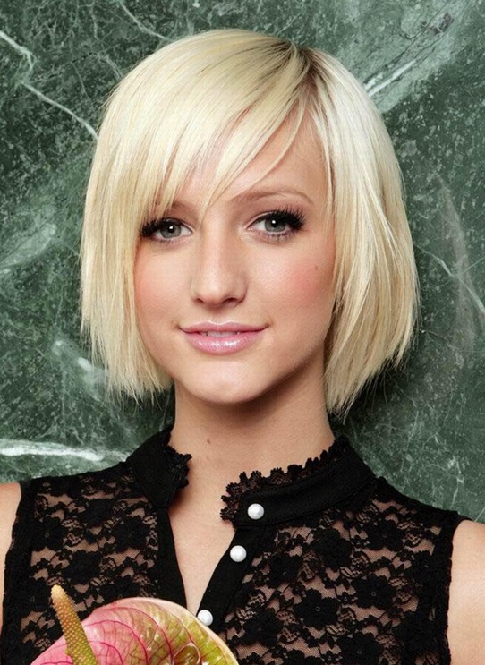 2014 Hair Trends: Cute Short Blonde Straight Hairstyle with Bangs