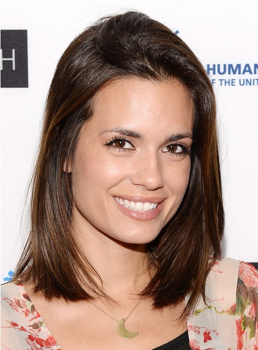 Best Daily Hairstyle for women: Simple Easy Medium Straight Hairstyle from Torrey Devitto