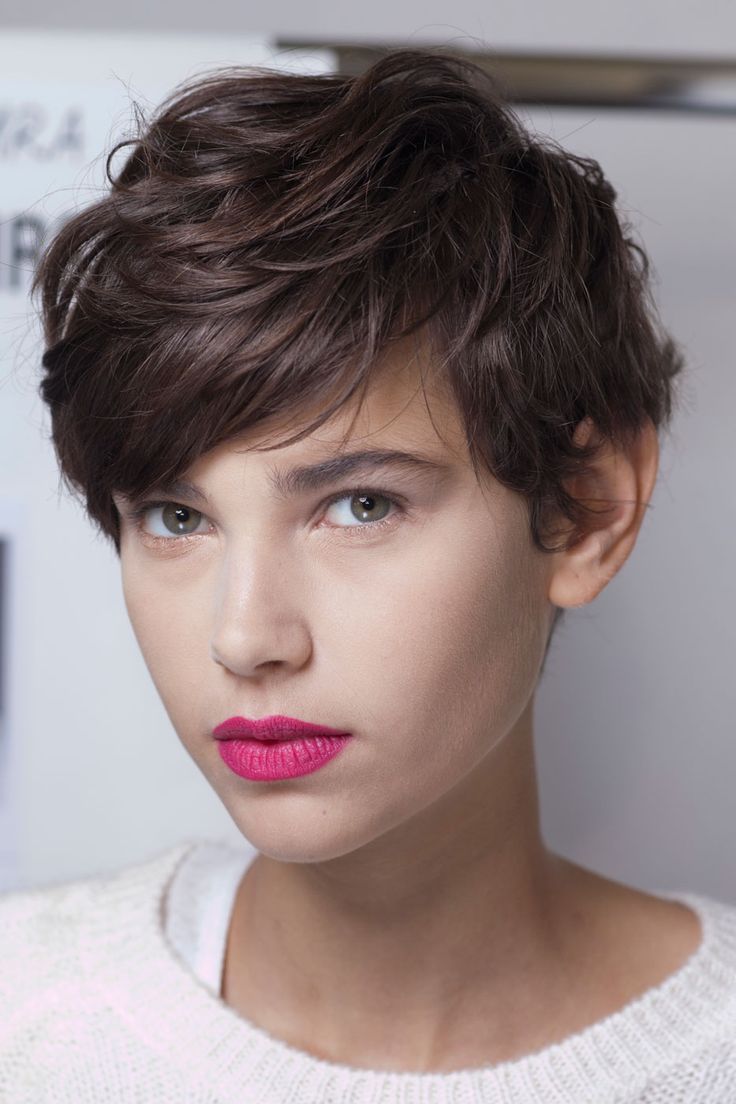 25 Best Ways to Style Short Wavy Hair with Bangs for an OnTrend Look