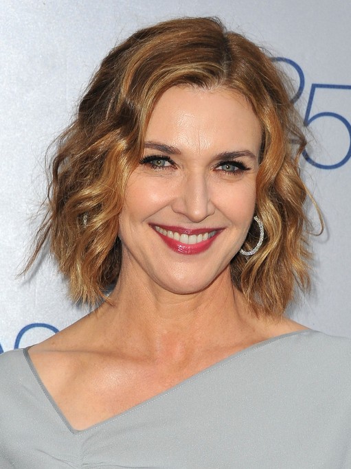 Celebrity Short Wavy Hairstyles 2014: Brenda Strong's Hairstyle