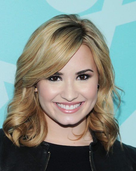 Demi Lovato Medium Curls