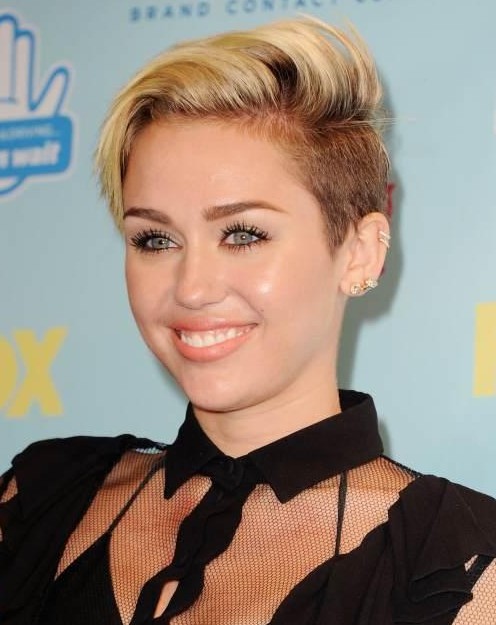 Hairstyles for 2014: Trendy Side Parted Short Haircut from Miley Cyrus
