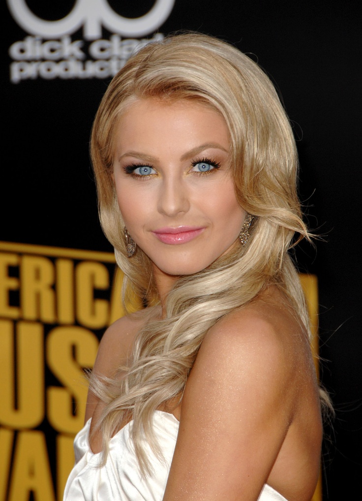 Julianne Hough Retro Hairstyle - Ash Blond Locks