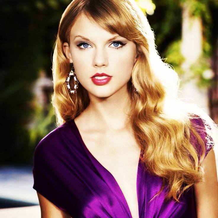 Taylor Swift Hair - Long Wavy Hairstyle With Side Bangs