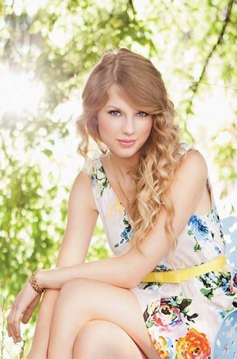 Taylor Swift Hair - Side Twisted Ponytail Hairstyle