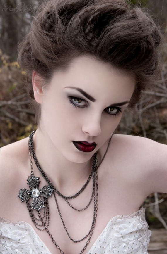 beauty of gothic makeup