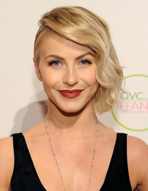 2014 Julianne Hough's Short Hairstyles: Wavy Hair