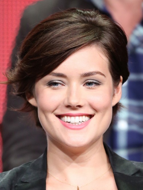 2014 Megan Boone's Short Hairstyles: Short Haircut with Side Bangs