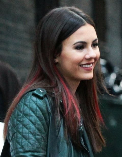 2014 Victoria Justice Hairstyles: Blunt Long Hair
