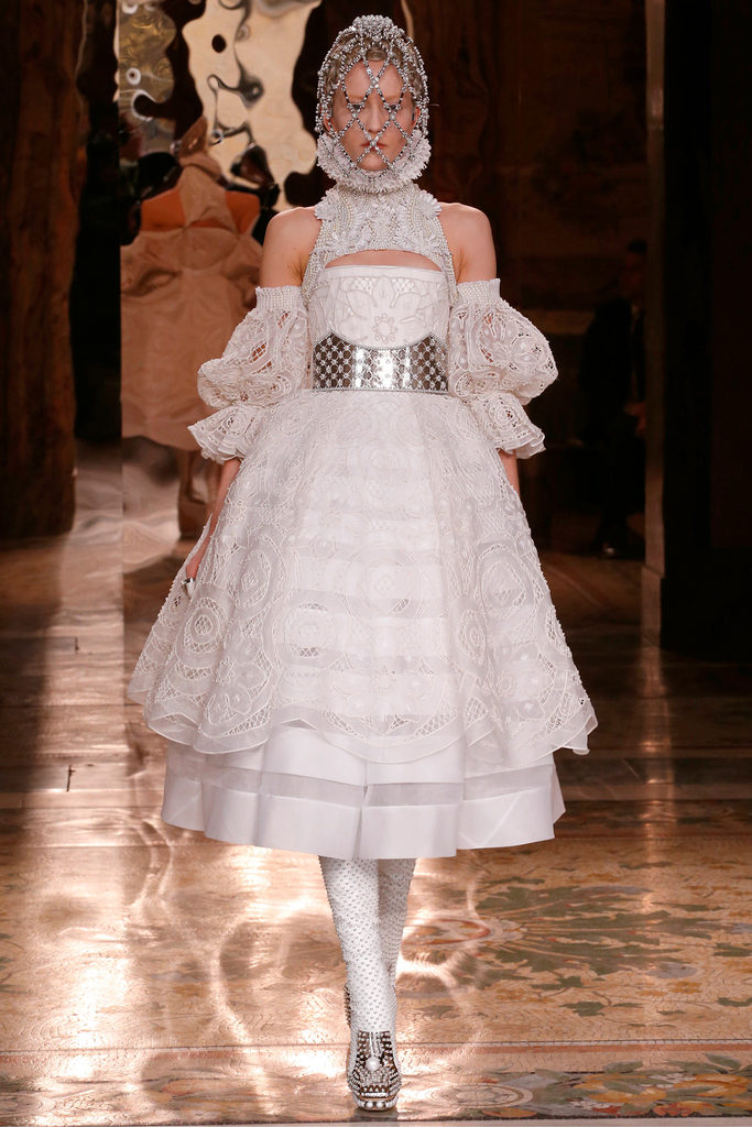 ALEXANDER MCQUEEN FALL 2013 RTW KATYA RIABINKINA