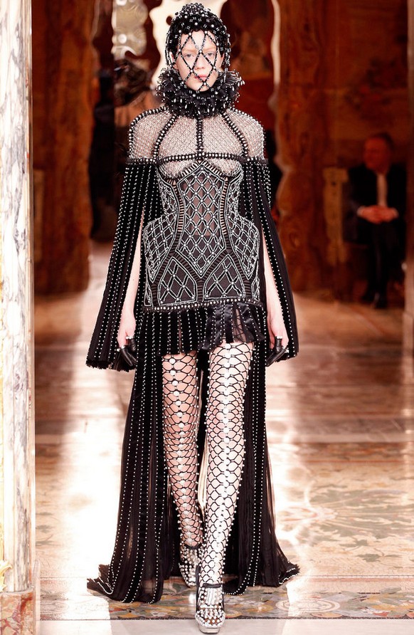 ALEXANDER MCQUEEN FALL 2013 RTW NEXT