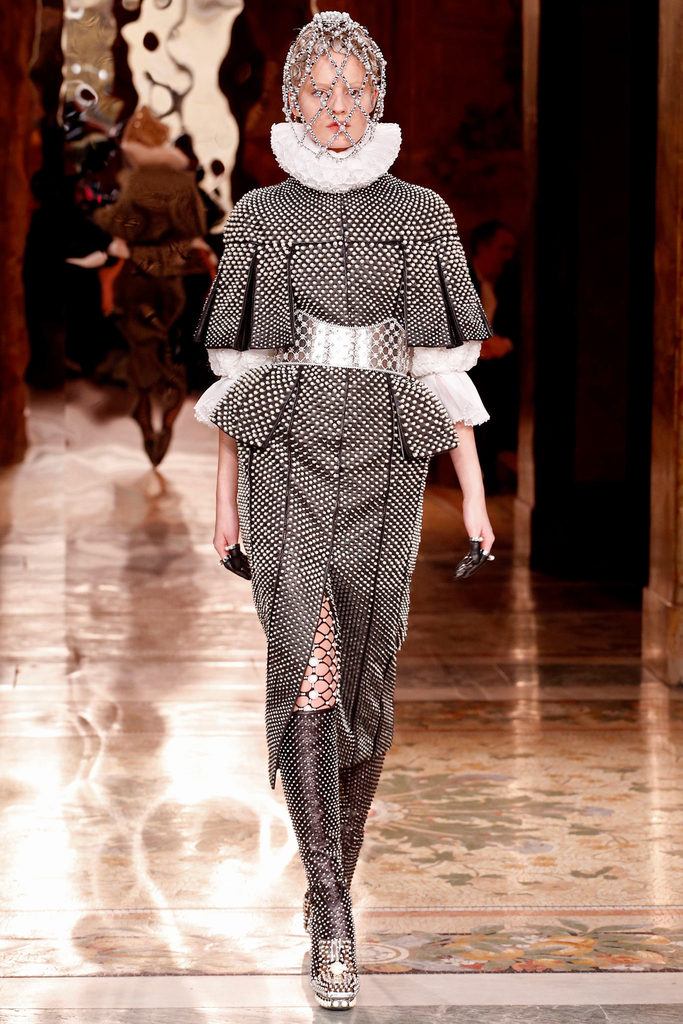 ALEXANDER MCQUEEN FALL 2013 RTW TILDA LINDSTAM