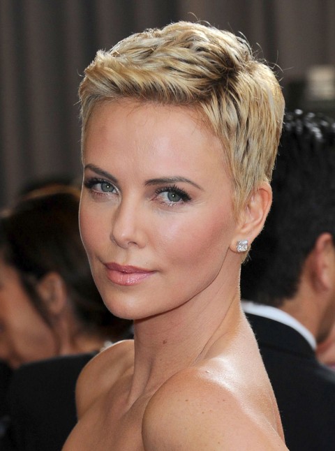 Charlize-Theron's short-hairstyles