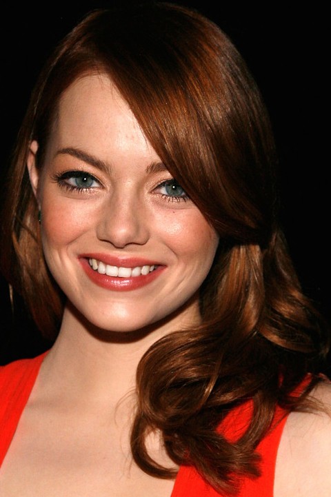 Emma Stone Hairstyles: Fabulous Side-swept Medium Curls