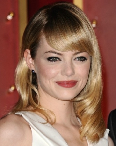 Emma Stone Hairstyles: Medium Wavy Haircut with Shades