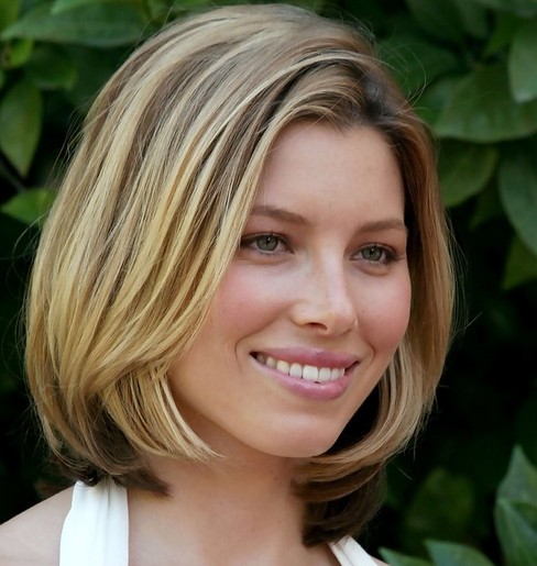 Jessica Biel Mid-Length Hairstyle: Blonde Bob with Side-parting