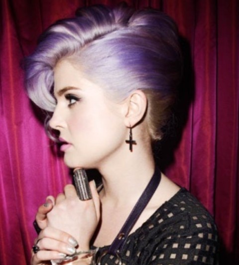 Kelly Osbourne Hairstyles: Edgy-chic Side-parted Hairstyle