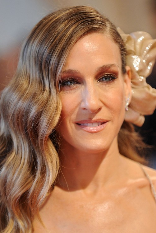 Sarah Jessica Parker Long Hairstyle: Sleek Curls