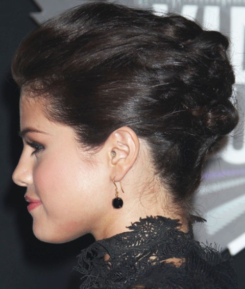 Selena Gomez Hairstyles：Graceful French Braids