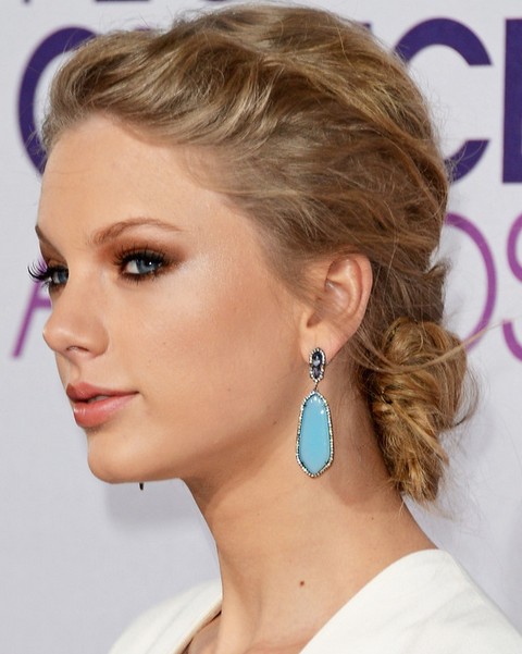 Taylor Swift Hairstyles: Elegant Bobby Pinned Updo for Ladies