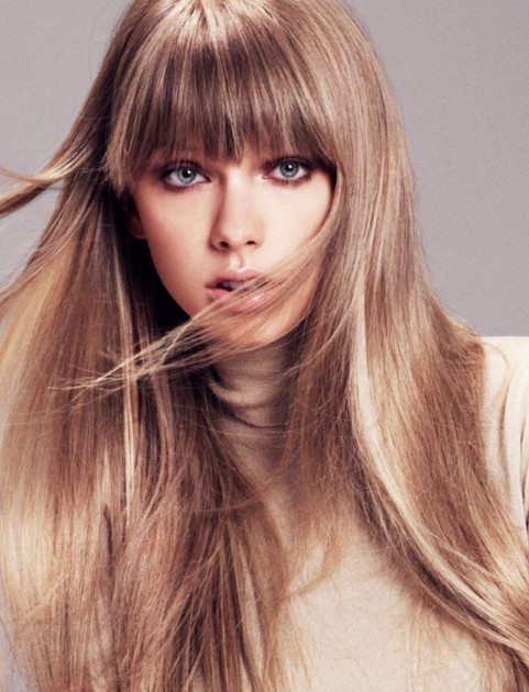 Taylor Swift Hairstyles: Smooth Straight Haircut with Bangs