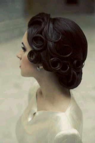 Vintage Updo Hairstyle for Wedding Hair Inspiration
