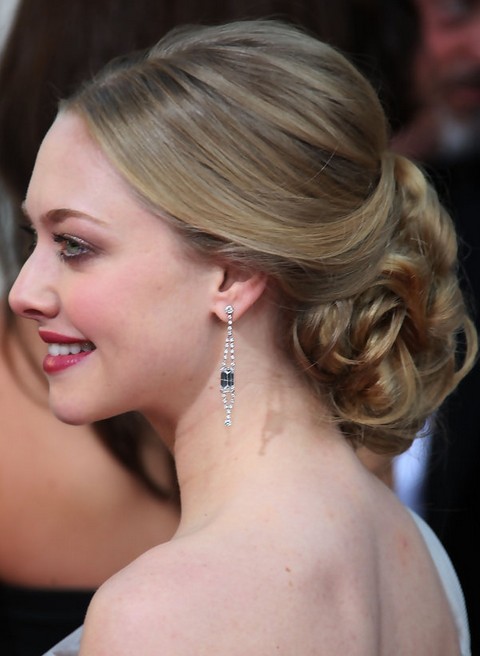 Amanda Seyfried Hairstyles: Graceful Loose Bun