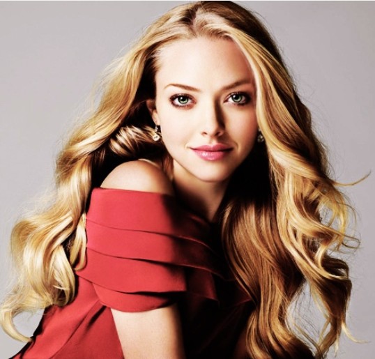 Amanda Seyfried Hairstyles: Trendy Long Curls