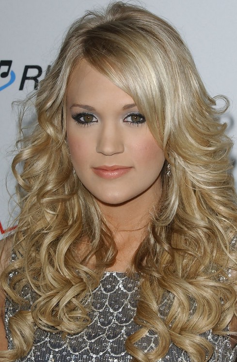 Carrie Underwood Long Hairstyle: Heavy Curls