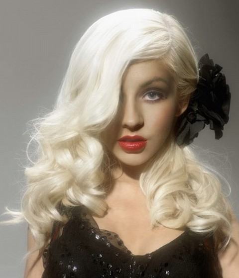 Christina Aguilera Hairstyles: Adorable Side-parted Curls