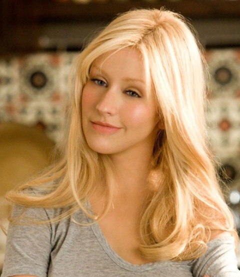 Christina Aguilera Hairstyles: Casual-chic Wavy Haircut