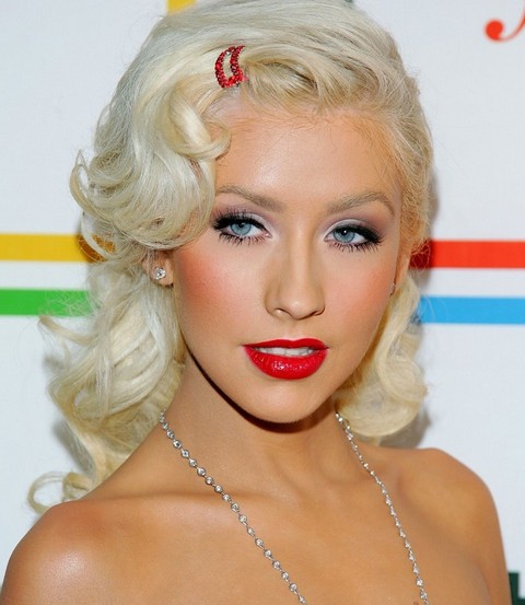Christina Aguilera Hairstyles: Cute Retro Hairstyle - Pretty Designs