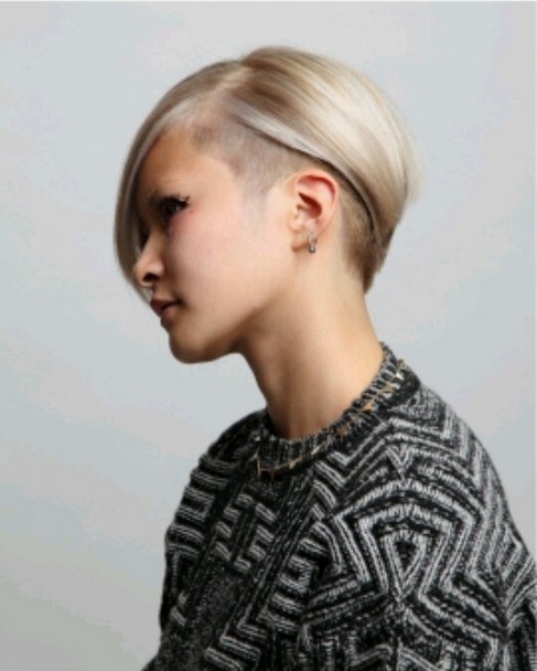 Deep Parted Platinum Bob Undercut Hairstyle for Mide-length Straight Hair