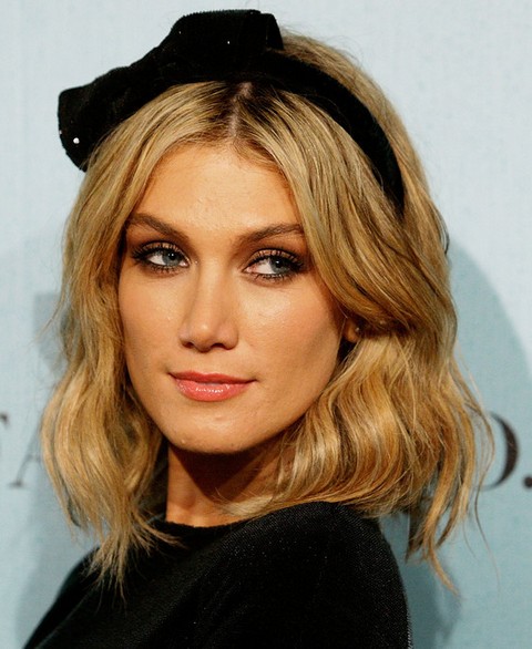 Delta Goodrem Hairstyles: 2014 Medium Wavy Haircut