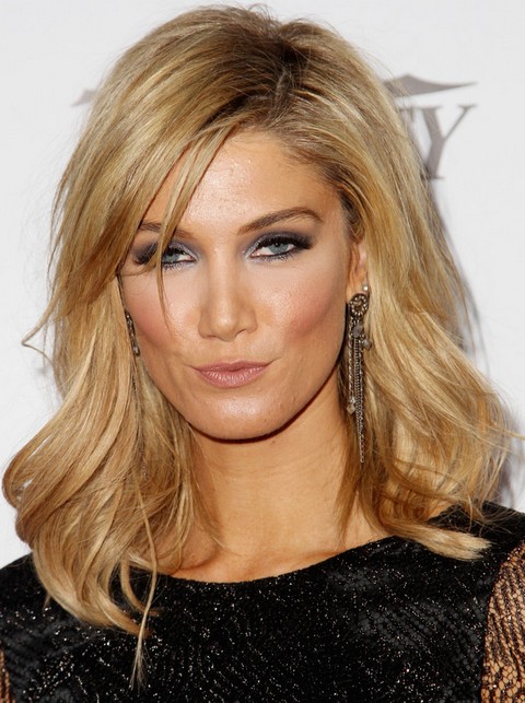 Delta Goodrem Hairstyles: 2014 Medium Wavy Haircut