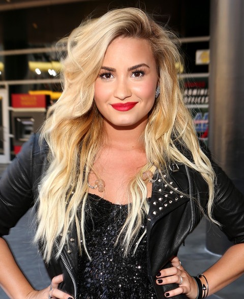 Demi Lovato Hairstyles: Sassy Wavy Haircut