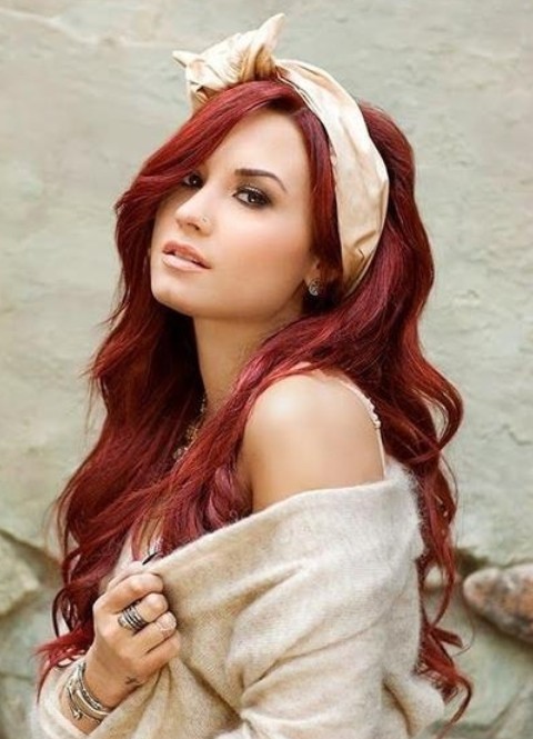 Demi Lovato Hairstyles: Voguish Long Curls with Headband