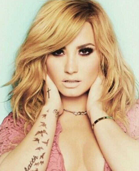 Demi Lovato Hairstyles: Wispy Waves