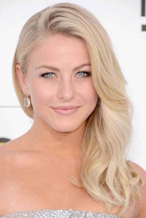 Julianne Hough Hairstyles: Blonde Curls