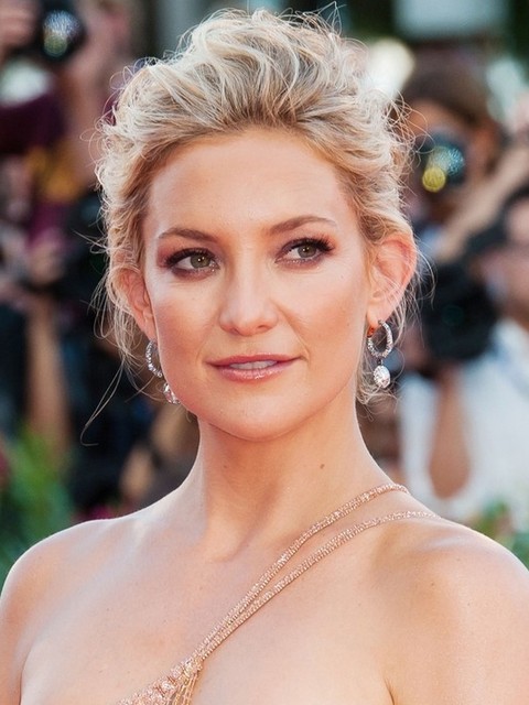 Kate Hudson Hairstyles: Gorgeous Messy Updo