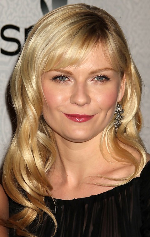 Kirsten Dunst Hairstyles: Polished Medium Waves