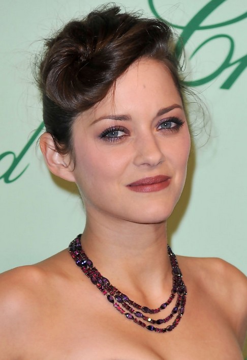 Marion Cotillard Long Hairstyle: Retro Twist