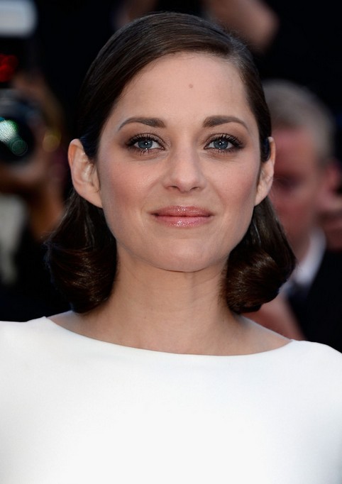 Marion Cotillard Mid-Length Hairstyle: Sleek Bob