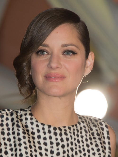 Marion Cotillard Short Hair style: 2014 Retro Side Swept Curls