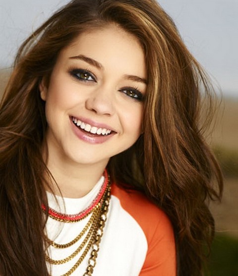 Sarah Hyland Hairstyles: Amazing Long Wavy Haircut