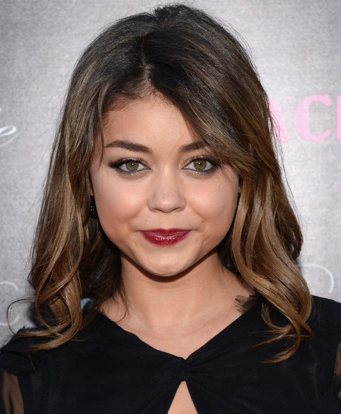 Sarah Hyland Hairstyles: Brunette Wavy Haircut