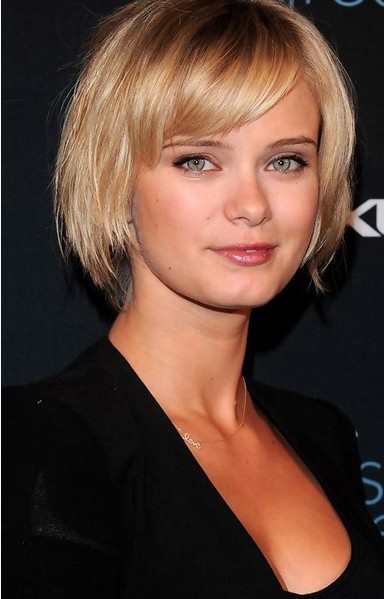 Short Bob Haircut with Blunt Bangs for Mid-length Thick Fine Hair